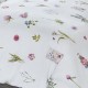 Detaliu Lenjerie de pat alba cu flori colorate